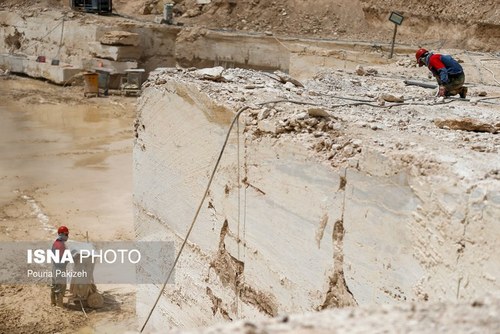  کارگران معدن سنگ "تراورتن" همدان/عکس