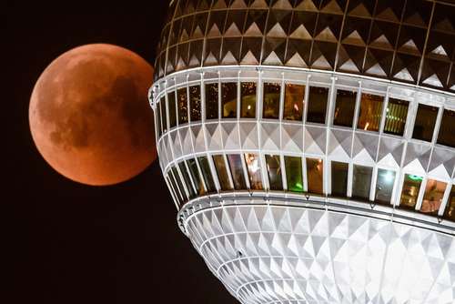 بهترین عکس‌های ماه‌گرفتگی از سراسر دنیا 