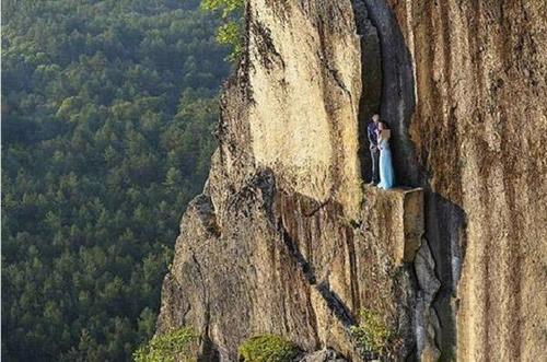 عکس‌های عجیب زوج آمریکایی در کوه!