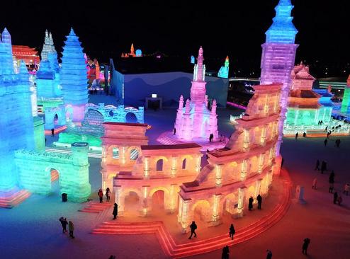 نمایشگاه سالانه سازه‌های برفی و یخی در هاربین چین/ شینهوا