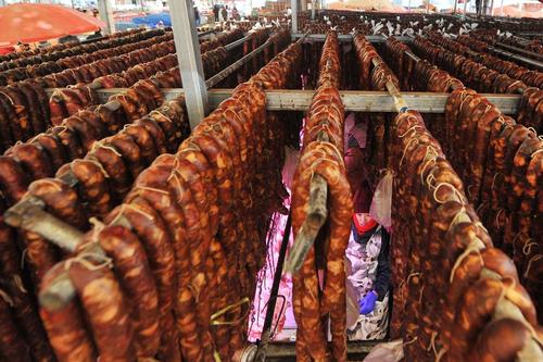 یک کارگاه تولید سوسیس در چین