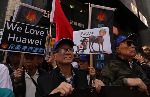 تظاهرات حامیان چین در هنگ‌کنگ در محکومیت بازداشت 