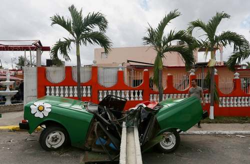 صدمات تندباد در شهر هاوانا کوبا/ رویترز