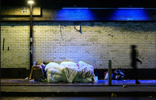 یک فرد بی‌خانمان در سرمای زمستانی در لندن/ گتی ایمجز