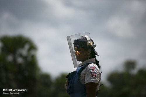 زنان خنثی کننده مین در سریلانکا‎+تصاویر