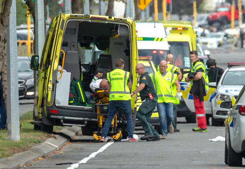 انتقال مصدومان حمله تروریستی دیروز نیوزیلند به بیمارستان