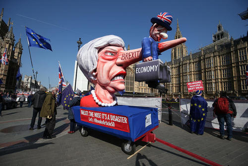 گردهمایی مخالفان خروج بریتانیا از اتحادیه اروپا در مقابل پارلمان بریتانیا در لندن/PA
