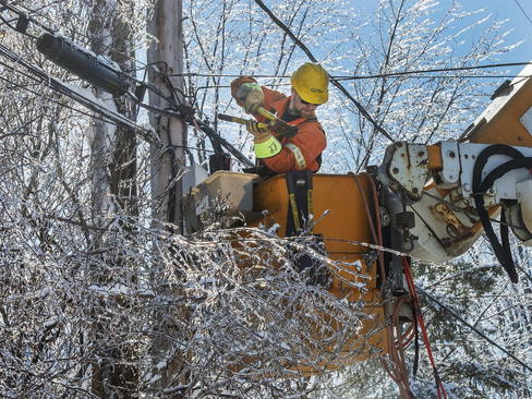 قطع برق هزاران خانه در استان کبک کانادا در پی وقوع 