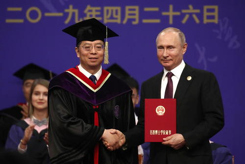 اعطای مدرک دکتری افتخاری به پوتین از سوی یکی از دانشگاه‌های معتبر چینی در پکن/ ایتارتاس