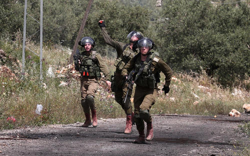 درگیری سربازان اسراییل با معترضان فلسطینی ضد شهرک‌سازی در روستای 