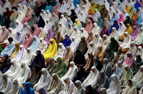 نماز جماعت در نخستین روز ماه رمضان در مسجد استقلال در شهر جاکارتا اندونزی/ رویترز