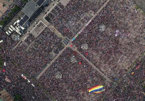 گردهمایی صدها هزاران نفری حامیان رییس جمهوری مکزیک در یکی از میادین اصلی شهر 