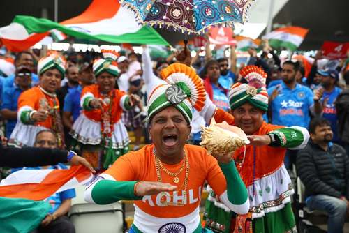 طرفداران تیم ملی کریکت هندوستان در بازی این تیم مقابل بنگلادش در جام جهانی کریکت در بیرمنگام بریتانیا/ گتی ایمجز