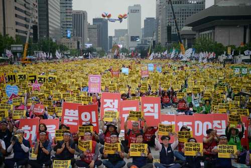 تظاهرات و اعتصاب اعضای اتحادیه‌های کارگری کره جنوبی برای افزایش حقوق/ سئول/ خبرگزاری فرانسه