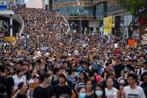 تظاهرات هنگ‌کنگی‌ها در اعتراض به لایحه استرداد مجرمان به چین/ EPA