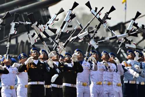 مراسم رژه هفتادوچهارمین سالگرد تاسیس ارتش اندونزی در جاکارتا/ خبرگزاری فرانسه