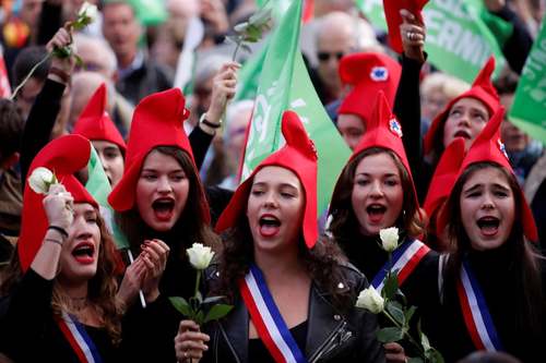 تظاهرات زنان در پاریس علیه لایحه اعطای حق لقاح آزمایشگاهی باردار شدن برای زنان همجنسگرا یا مجرد/ رویترز