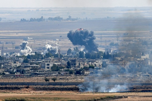 دود بلند شده از شهر راس العین سوریه در پی حملات ارتش ترکیه
عکس: اوزان کوسه - خبرگزاری فرانسه 