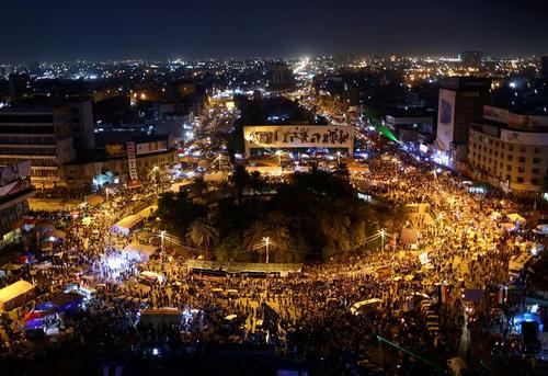نمای شبانه از اعتراضات در میدان تحریر بغداد/ رویترز