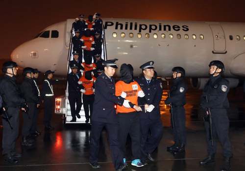 بازگرداندن بیش از 300 مظنون کلاهبرداری از شبکه مخابراتی فیلیپین با یک پرواز اختصاصی به فرودگاه شهر 