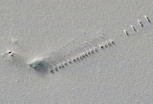 ایستگاه تحقیقاتی کونن در قطب جنوب موجب وحشت همگانی شد و هرکس نظریه‌ای درباره این ساختار اسرارآمیز دارد که توسط ماهواره گوگل ثبت شده است.