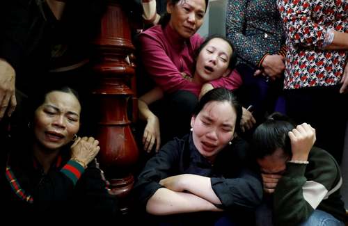 بازگشت اجساد 16 ویتنامی کشته شده در سردخانه یک کامیون هنگام ورود غیرقانونی به بریتانیا/ فرودگاه بین‌المللی 