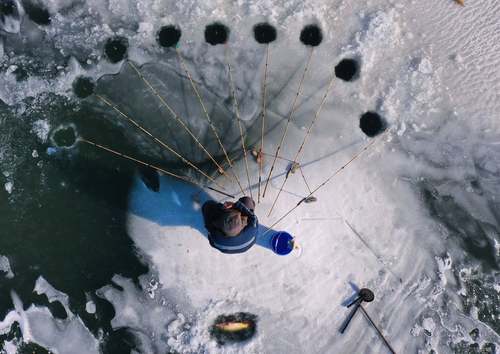 ماهیگیری در دریاچه‌ای یخزده در پکن/ گتی ایمجز
