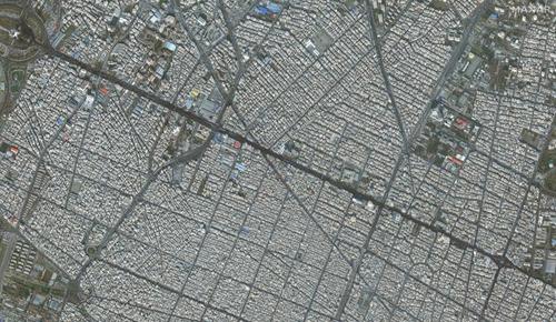 تصویر ماهواره‌ای از جمعیت انبوه دیروز تشییع کننده پیکر سردار شهید قاسم سلیمانی در تهران/ رویترز
