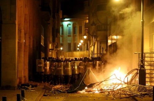 آشوب و تظاهرات ضددولتی در شهر بیروت لبنان/ خبرگزاری فرانسه و آسوشیتدپرس