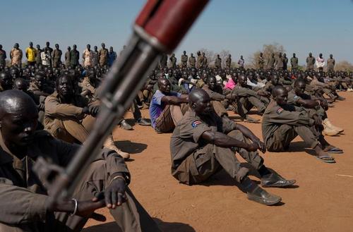نیروهای دفاع مردمی سودان جنوبی در یک مرکز تمرین و آموزش در حومه شهر  
