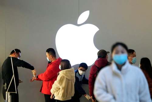 تمهیدات ضدکرونا در فروشگاه اپل در شهر شانگهای چین/ رویترز