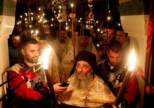 برگزاری مراسم عید پاک مسیحیان ارتدوکس با ازدحام جمعیت در مقدونیه/ رویترز