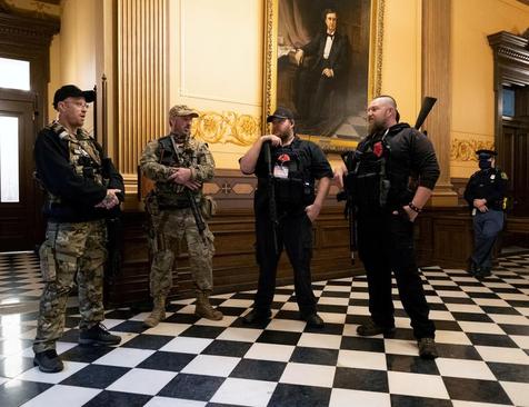 هجوم حامیان مسلح ترامپ به ساختمان کنگره ایالتی 
