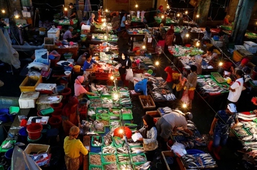 یک بازار سنتی در شهر جاکارتا اندونزی/ رویترز