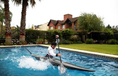 تمرین قایقران المپیکی آرژانتین در استخر خانگی/ رویترز
