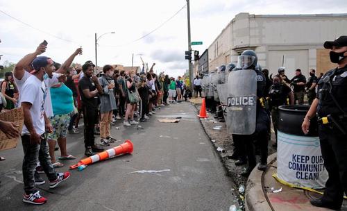 تظاهرات در محل کشته شدن یک رنگین پوست دیگر در شهر 