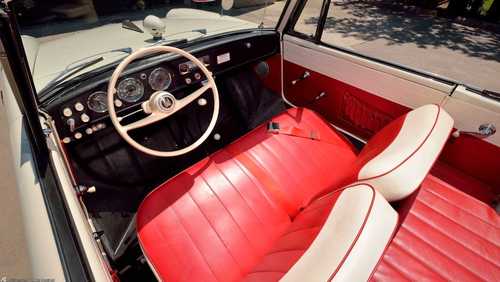 حراج یک خودروی دوزیست استثنایی از دهه شصت میلادی (+عکس)
