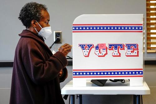 رای‌گیری زودهنگام انتخابات ریاست جمهوری آمریکا در ایالت‌های مختلف این کشور/ رویترز