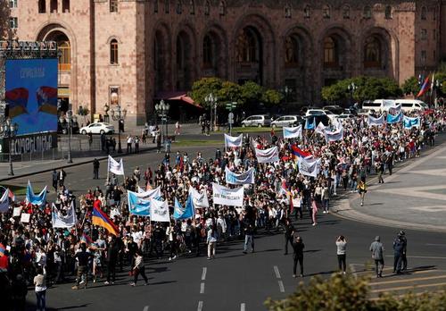 تظاهرات ارمنی‌ها در شهر ایروان ارمنستان در اعتراض به آنچه سکوت جامعه جهانی در قبال هجوم نظامی آذربایجان به منطقه 