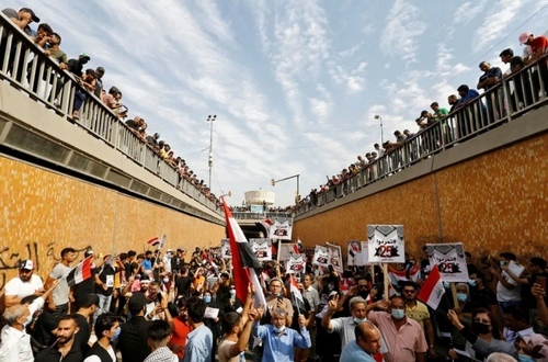برگزاری تظاهرات به مناسبت نخستین سالگرد آغاز اعتراضات ضددولتی در شهر بغداد/ رویترز