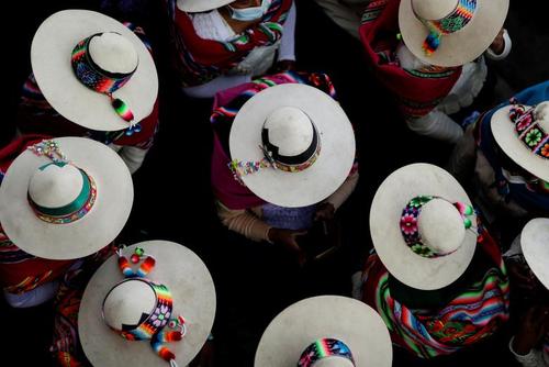 زنان بومی بولیوی در جشن پیروزی رییس جمهوری سوسیالیست بولیوی/ رویترز