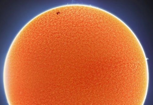 تصویری از جابجایی ایستگاه فضایی بین‌المللی از مقابل خورشید/ گاردین