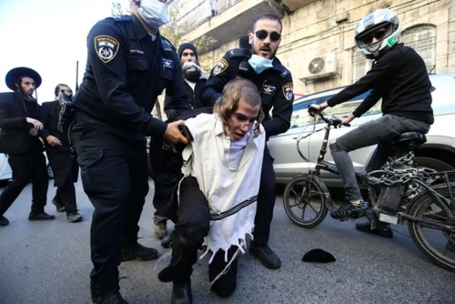 دستگیری اعضا و هواداران یک گروه یهودی ضد صهیونیسم و ضد اسراییل در جریان تظاهراتی در شهر قدس/ خبرگزاری آناتولی