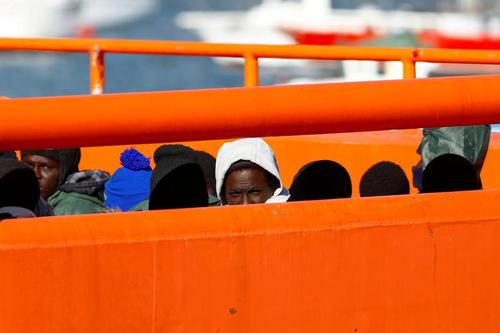 پناهجویان آفریقایی در ساحل اسپانیا/ رویترز