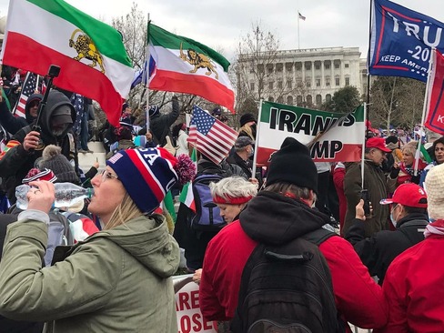 تجمع برخی ایرانیان حامی ترامپ مقابل کنگره امریکا 