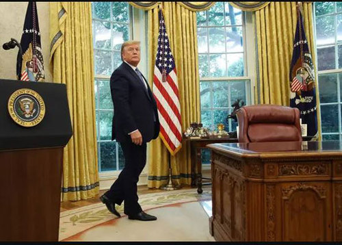 صندلی ترامپ به رنگ روشن