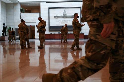 نیروهای گارد ملی آمریکا در ساختمان کنگره در واشنگتن/ رویترز