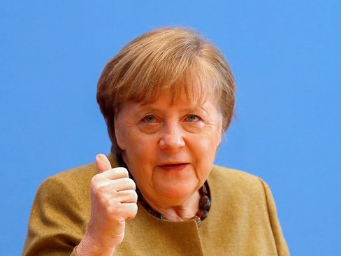 آنگلا مرکل 66 ساله صدراعظم آلمان قدیمی ترین رهبر سیاسی زن در حال حاضر در جهان است. 
او که هفته های پایانی حضورش در سمت صدراعظمی را می گذراند از 22 نوامبر 2005 صدراعظم آلمان است.