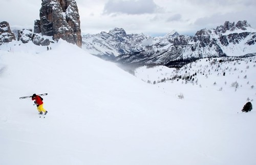 اسکی در کوه های برفی ایتالیا/ آسوشیتدپرس