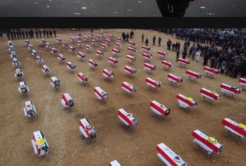 تشییع پیکر 104 قربانی ایزدی کشته شده به دست داعش پس از گذشت 6 سال از کشتار و دفن آنها در یک گورجمعی/ عراق/ خبرگزاری فرانسه
